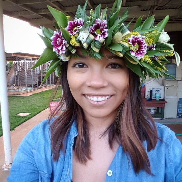 Meet your Posher, Nicole - Picture 2 of 2